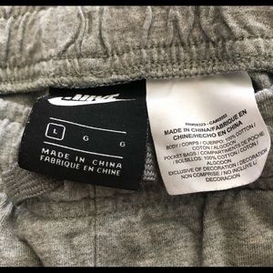 Women’s L Nike active pants EUC!